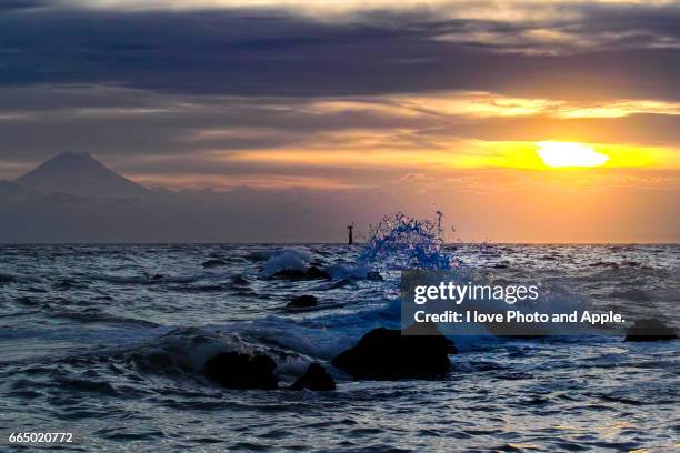 arasaki sunset scenery - 波 stock-fotos und bilder