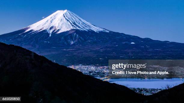 fuji and lake kawaguchi - 湖 stock-fotos und bilder