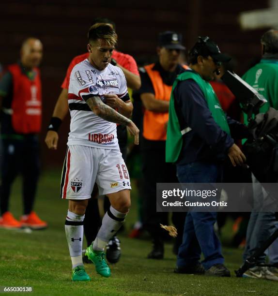 Julio Buffarini of Sao Paulo leaves the field after being expelled during a first leg match between Defensa y Justicia and Sao Paulo as part of of...