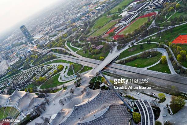 aerial view of the georg-brauchle-ring and 304 highway - parco olimpico stabilimento sportivo foto e immagini stock