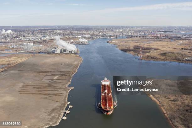 container ship - newark bay - port elizabeth new jersey stock pictures, royalty-free photos & images