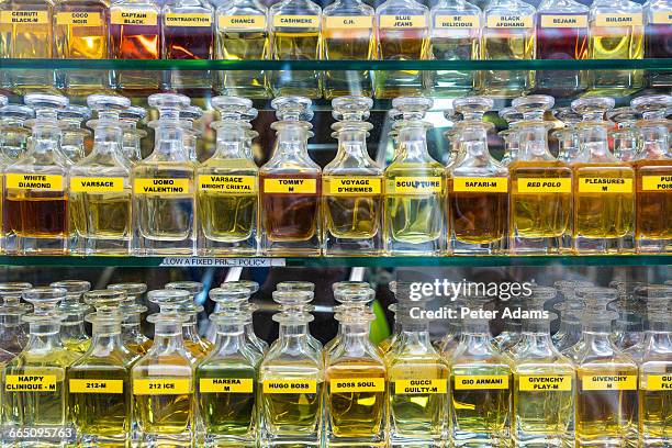various perfumes on sale in dubai - perfumería fotografías e imágenes de stock