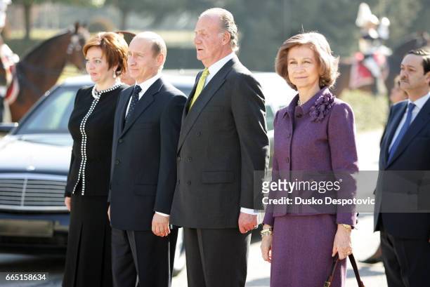 Spanish King Juan Carlos and Queen Sofia receive Russian President Vladimir Putin and Mrs. Putin on their arrival at the El Pardo Palace in Madrid. |...