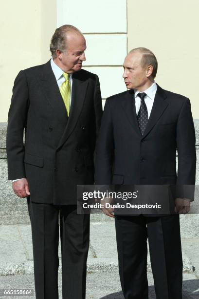 Spanish King Juan Carlos receives Russian President Vladimir Putin on his arrival at the El Pardo Palace in Madrid. | Location: MADRID, MADRID, SPAIN.