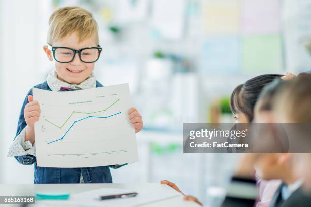 presenting examples - children looking graph stock pictures, royalty-free photos & images