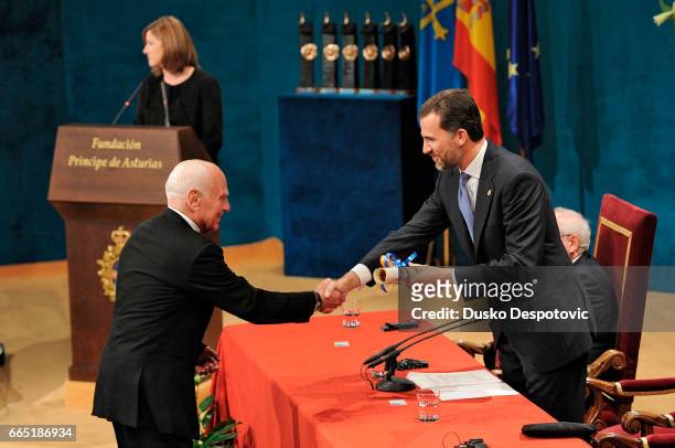 Richard Serra, 2010 Prince of Asturias Awards laureate for Arts, is presented with the Award by H.R.H. The Prince of Asturias.