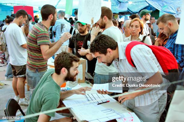 The camped demonstrators in the different cities of Spain did not withdraw after the May 22 elections, but instead have decided to stay a while...