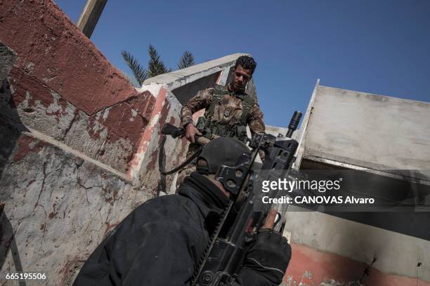Iraq the battle of Mosul with the men of the Scorpion battalion of the ERD, the Iraqi elite troops. Captain Ali . For lack of reinforcements, they...