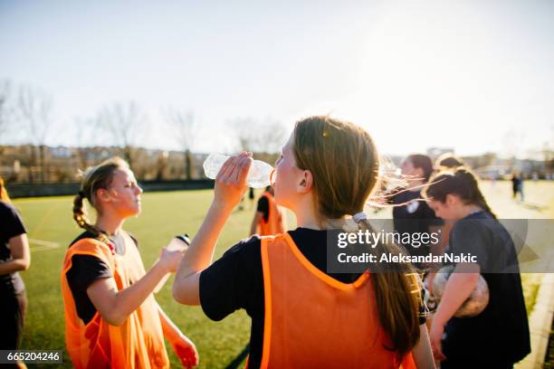 hydration is important! - kids football team stock pictures, royalty-free photos & images
