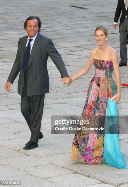 Arrival of Julio Iglesias and his wife Miranda at the wedding of Spanish Prime minister's daughter Ana Aznar and Alejandro Agag at El Escorial. |...