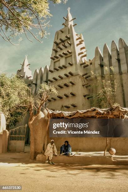 mopti mosque (mali) - áfrica stock pictures, royalty-free photos & images