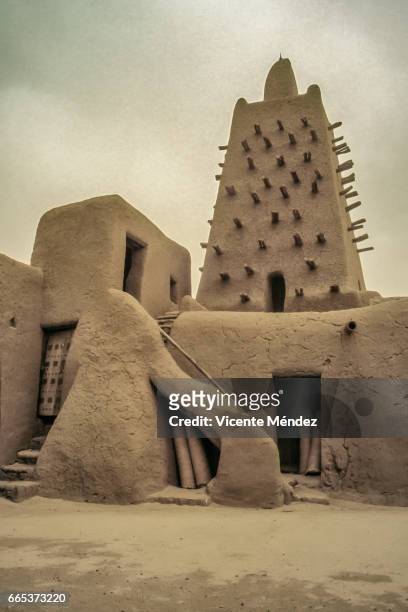 timbuktu mosque (mali) - áfrica stock pictures, royalty-free photos & images