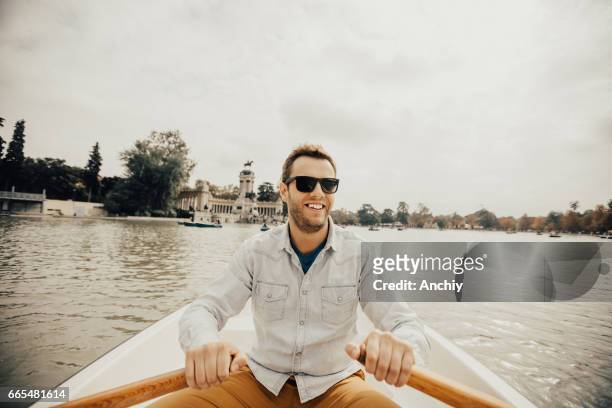 row, row, row your boat - parque del buen retiro stock pictures, royalty-free photos & images