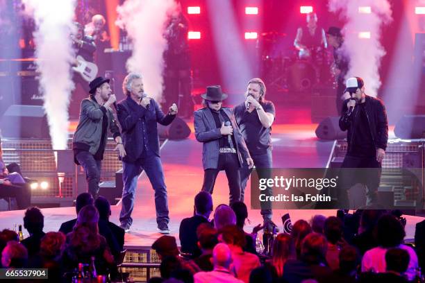 Singers Johannes Oerding, Wolfgang Niedecken, Udo Lindenberg, Henning Wehland and Daniel Wirtz perform during the Echo award show on April 6, 2017 in...