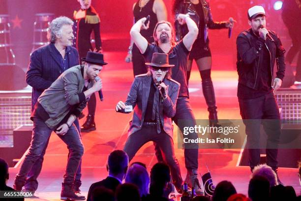 Singers Johannes Oerding, Wolfgang Niedecken, Udo Lindenberg, Henning Wehland and Daniel Wirtz perform during the Echo award show on April 6, 2017 in...