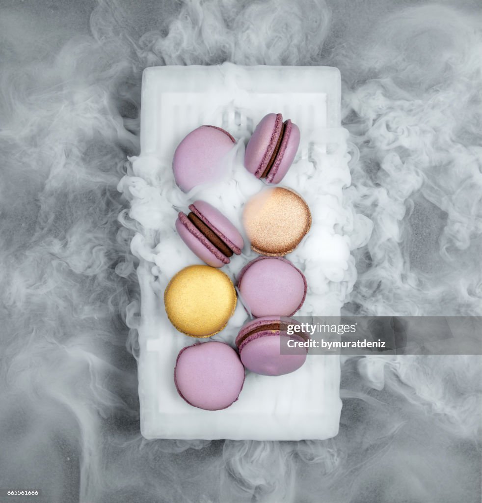 Macarons with dry ice