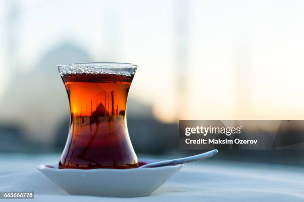 glass of turkish tea - türkei tee stock-fotos und bilder