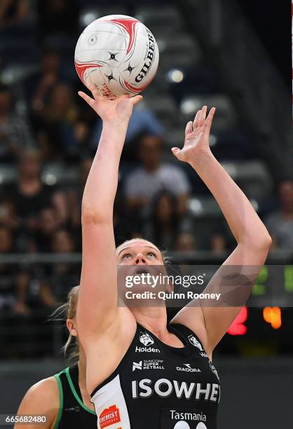 Caitlin Thwaites of the Magpies shoots during the round eight Super Netball match between the Magpies and Fever at Hisense Arena on April 7, 2017 in...