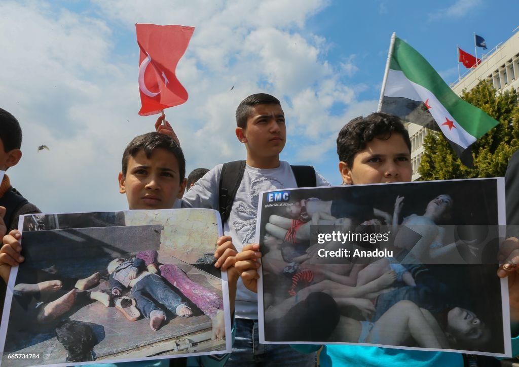 Protest in Turkey against Assad regime forces' suspected chemical gas attack