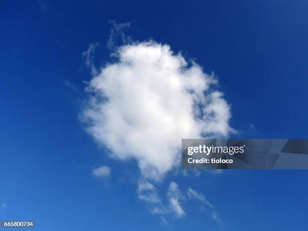 cloud - wolkenloser himmel stock pictures, royalty-free photos & images