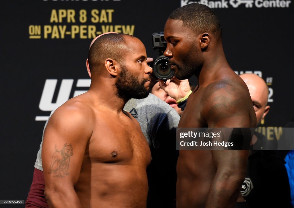 UFC 210: Weigh-in