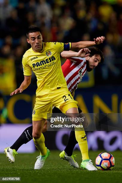 Bruno Soriano of Villarreal CF competes for the ball with Benat Etxebarria Urkiaga of Athletic Club de Bilbao during the La Liga match between...