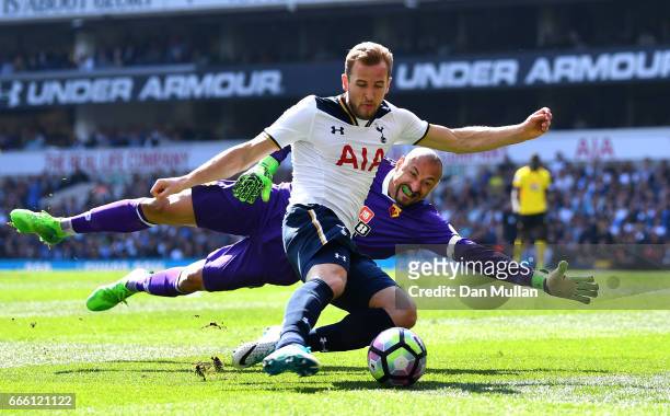 Harry Kane of Tottenham Hotspur attempts to score past Heurelho Gomes of Watford during the Premier League match between Tottenham Hotspur and...