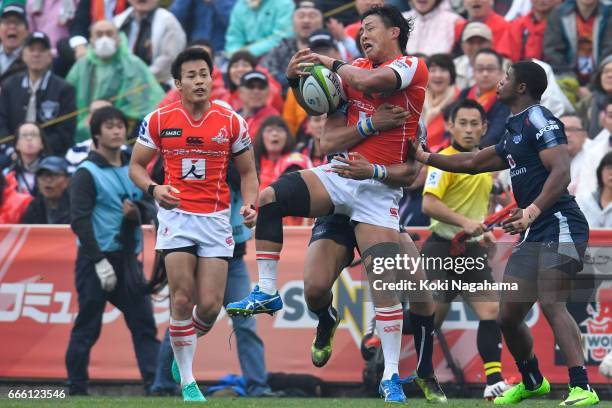 Yoshitaka Tokunaga of Sunwolves catches the ball during the Super Rugby Rd 7 match between Sunwolves v Bulls at Prince Chichibu Memorial Ground on...