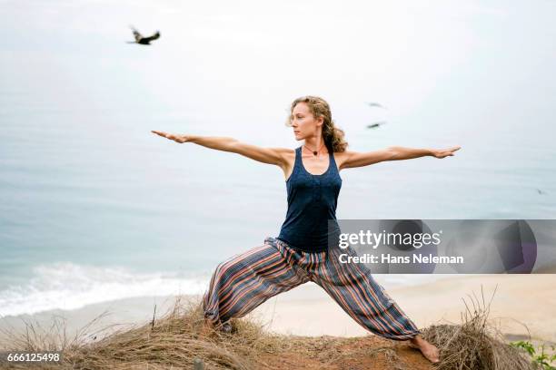 woman doing yoga - kerala surf foto e immagini stock