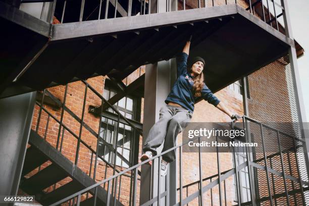 woman practicing parkour - woman jogging pants stock pictures, royalty-free photos & images