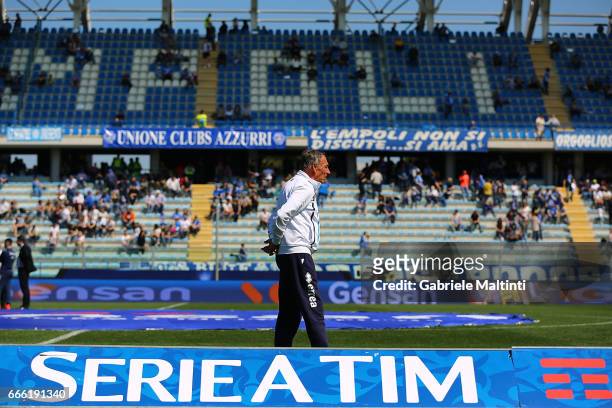 Zdenek Zeman manager of Pescara Calcio looks on during the Serie A match between Empoli FC and Pescara Calcio at Stadio Carlo Castellani on April 8,...