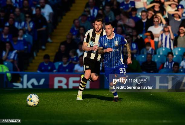 Ross Wallace of Sheffield Wednesday passes the ball whilst Paul Dummett of Newcastle United closes in on him during the Sky Bet Championship Match...