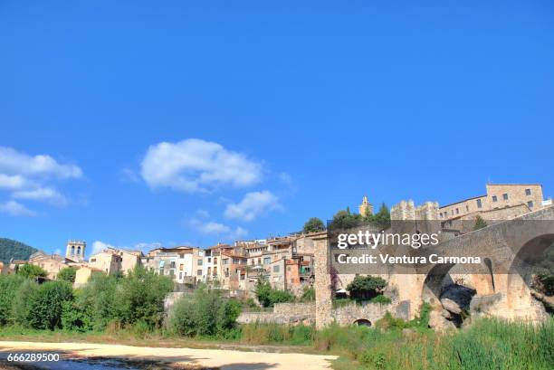 medieval besalú - catalonia, spain - mediterrane kultur fotografías e imágenes de stock