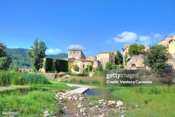 medieval besalú - catalonia, spain - mediterrane kultur fotografías e imágenes de stock