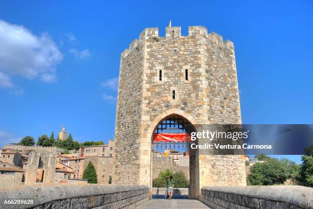 tower of medieval bridge in besalú - catalonia, spain - mediterrane kultur ストックフォトと画像