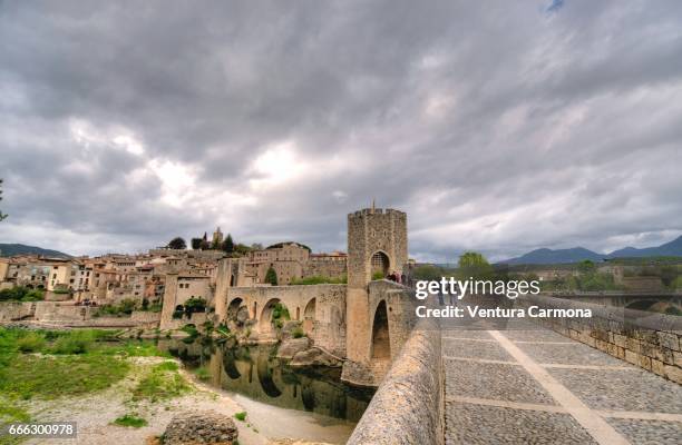 medieval besalú - catalonia, spain - katalonien 個照片及圖片檔