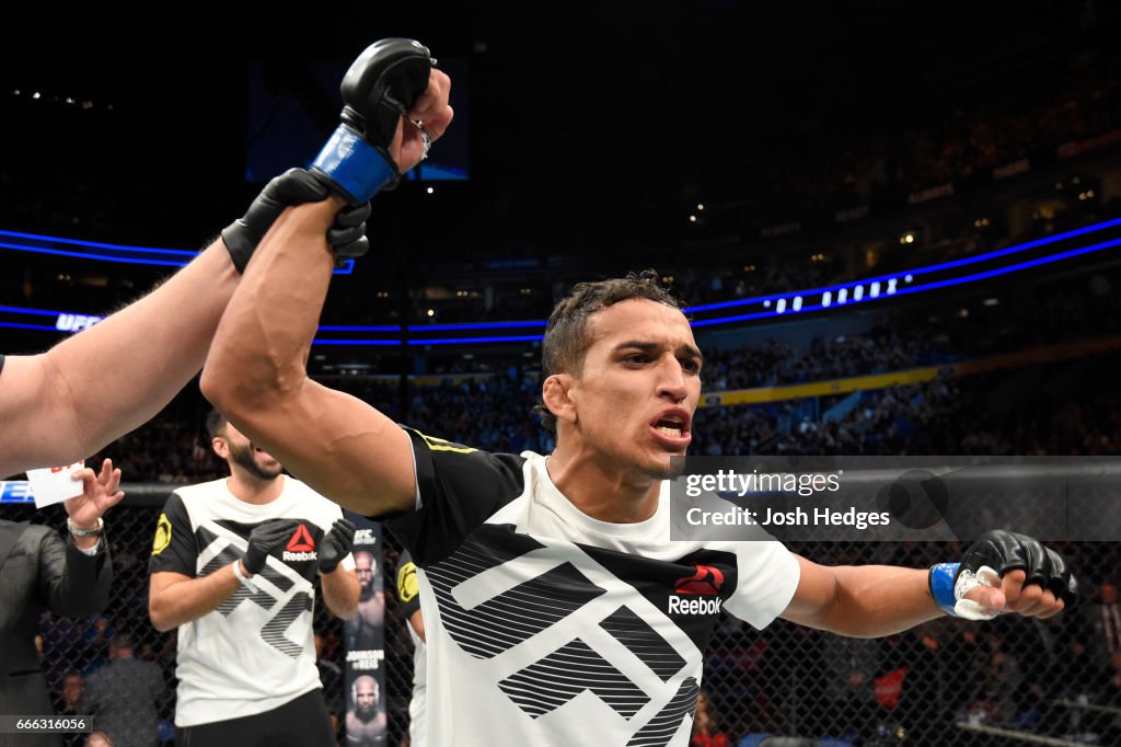 UFC 210: Brooks v Oliveira