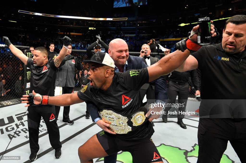 UFC 210: Cormier v Johnson 2