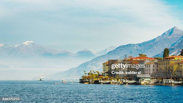 town of bellagio on como lake - bellagio 個照片及圖片檔