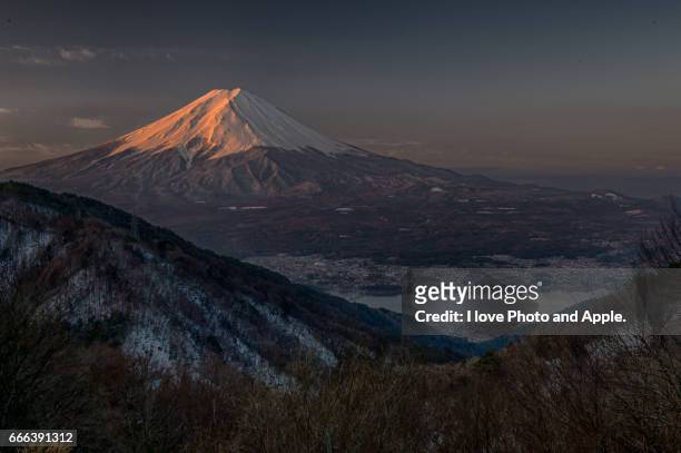fuji view from misaka pass - 雪 stock pictures, royalty-free photos & images