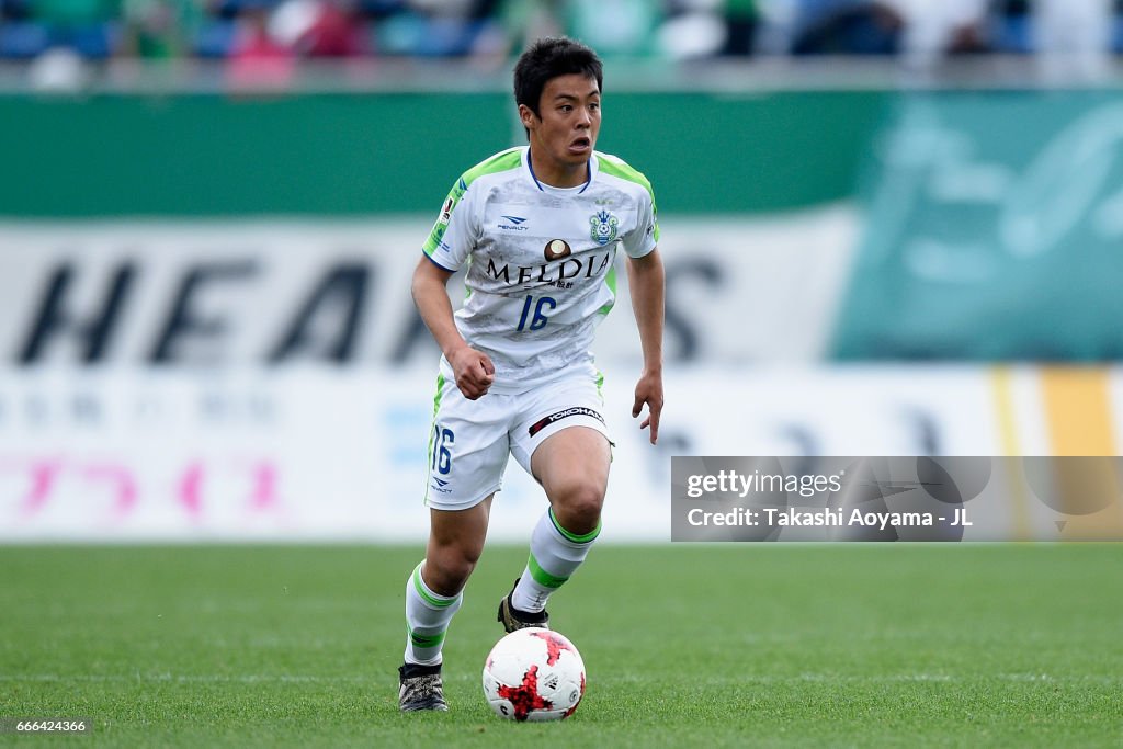 Tokyo Verdy v Shonan Bellmare - J.League J2