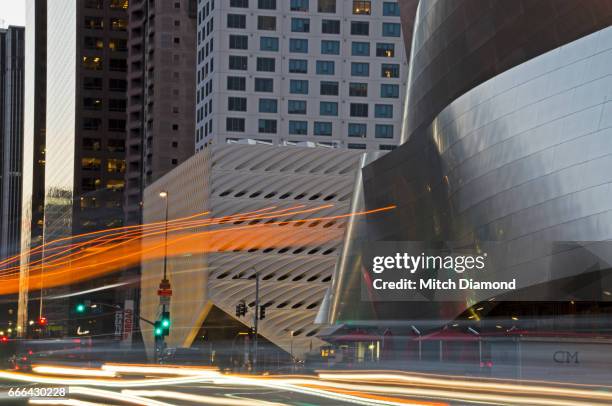 downtown los angeles evening by the disney concert hall - walt disney concert hall stockfoto's en -beelden