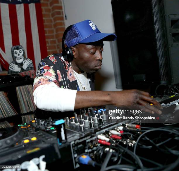 Menon Rapper 37 Acyde Stock Photos, High-Res Pictures, and Images - Getty Images