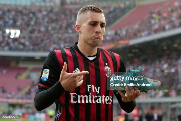 Gerard Deulofeu of AC Milan celebrates his goal during the Serie A match between AC Milan and US Citta di Palermo at Stadio Giuseppe Meazza on April...