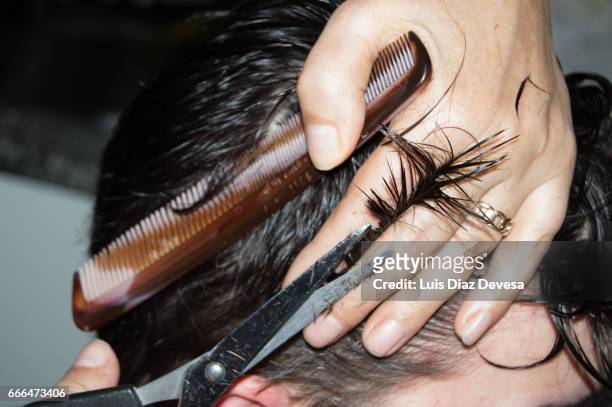 haircut at home with scissors - adulto maduro stock pictures, royalty-free photos & images