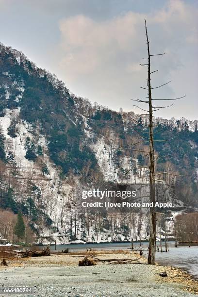 kamikochi spring scenery - 長野県 fotografías e imágenes de stock