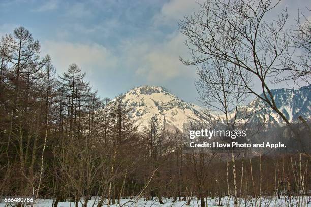 kamikochi spring scenery - 長野県 fotografías e imágenes de stock