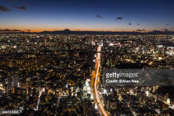 nightscape of tokyo - 道 - fotografias e filmes do acervo