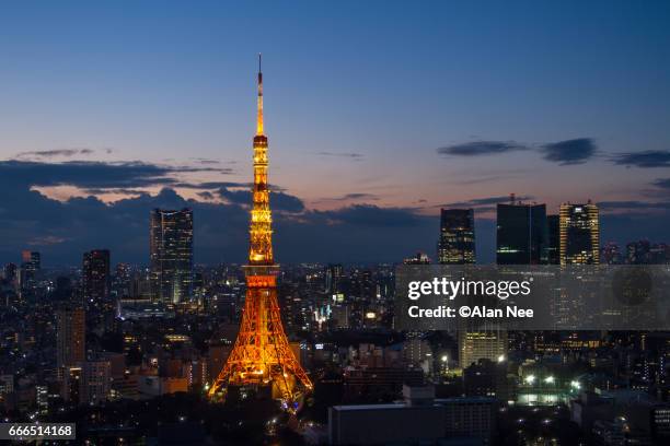 tokyo tower - 都市 stock-fotos und bilder