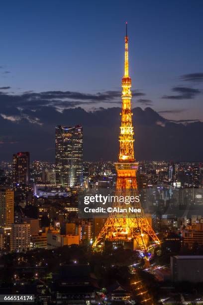 tokyo tower - 都市 stock-fotos und bilder